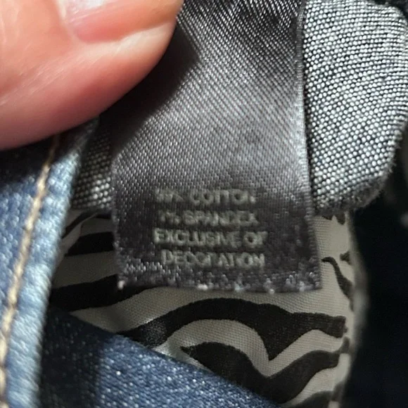 White House Black Market Jean Shorts - Picture 7 of 7